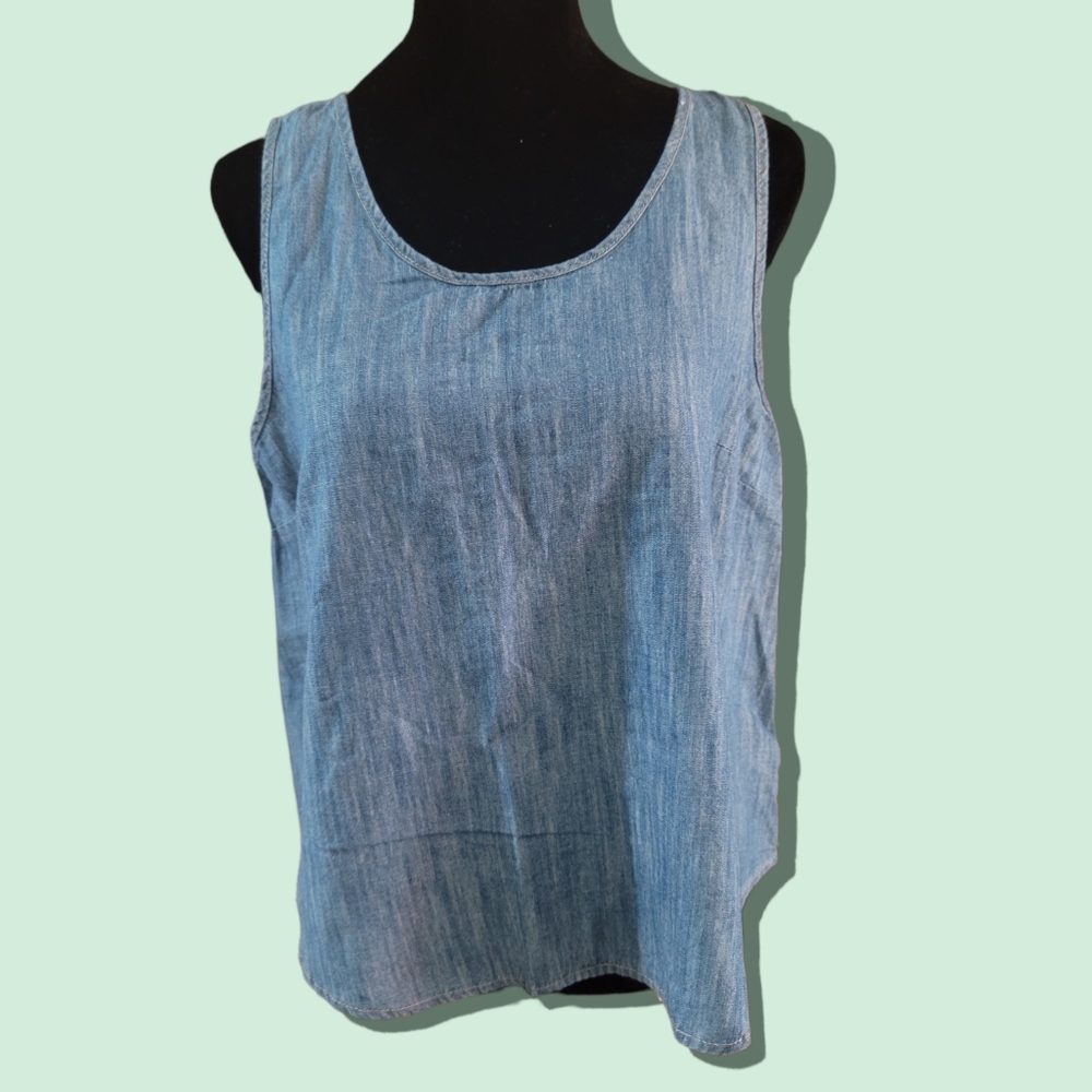 NWT Universal Thread Chambray Swing Top Size Medium